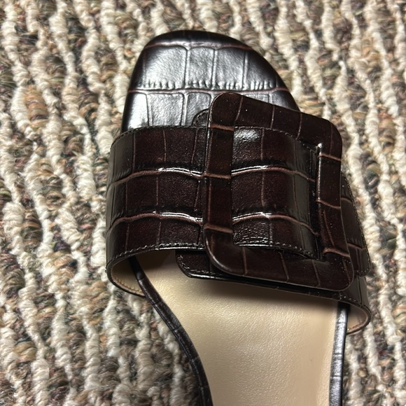 Ann Taylor Sutton Croc Buckle Slide size 6 - Picture 4 of 7